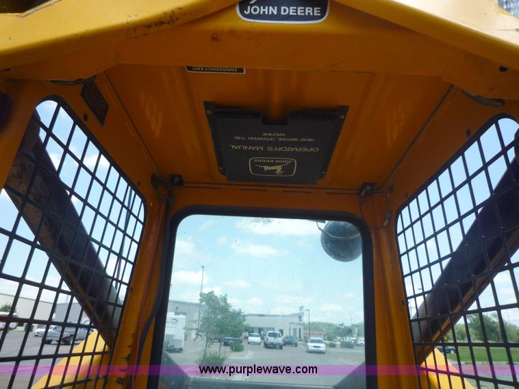 image for item 2156 1993 John Deere 675B skid steer