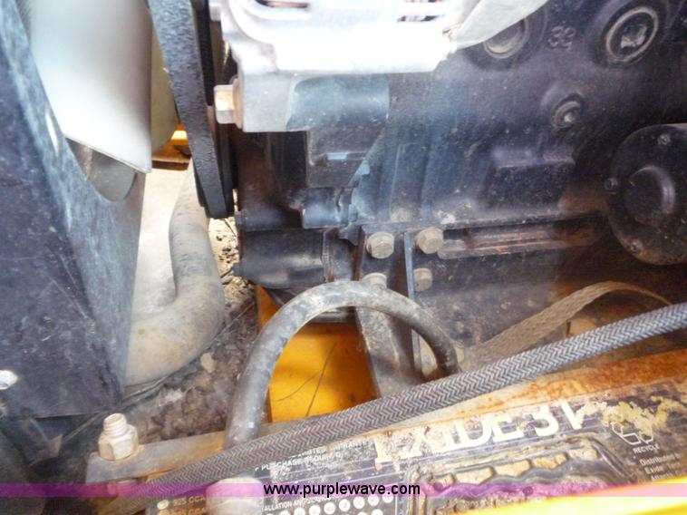 image for item 2156 1993 John Deere 675B skid steer