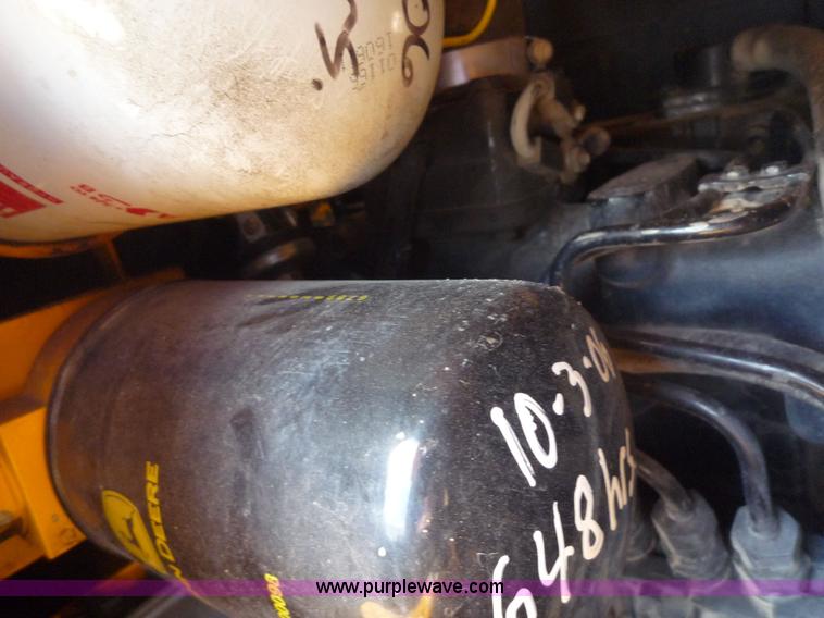 image for item 2156 1993 John Deere 675B skid steer