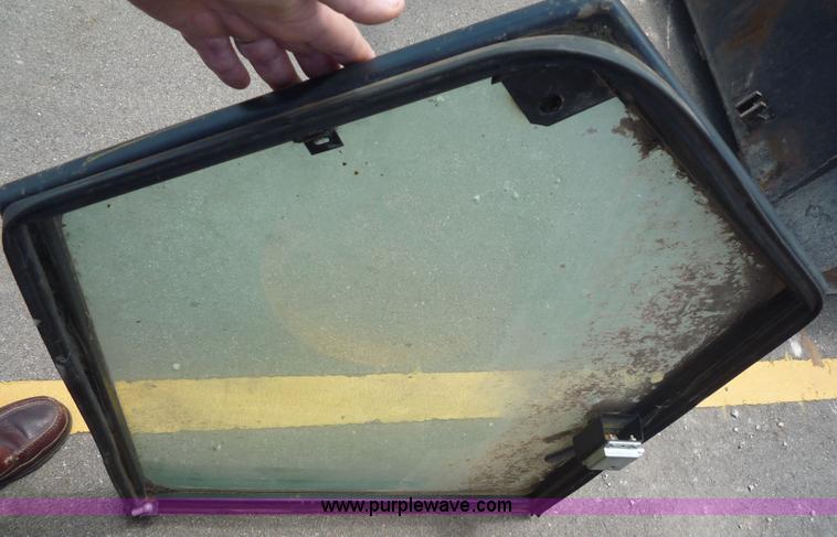 image for item 2156 1993 John Deere 675B skid steer