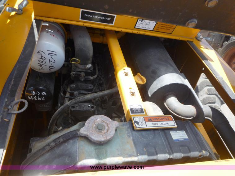 image for item 2156 1993 John Deere 675B skid steer