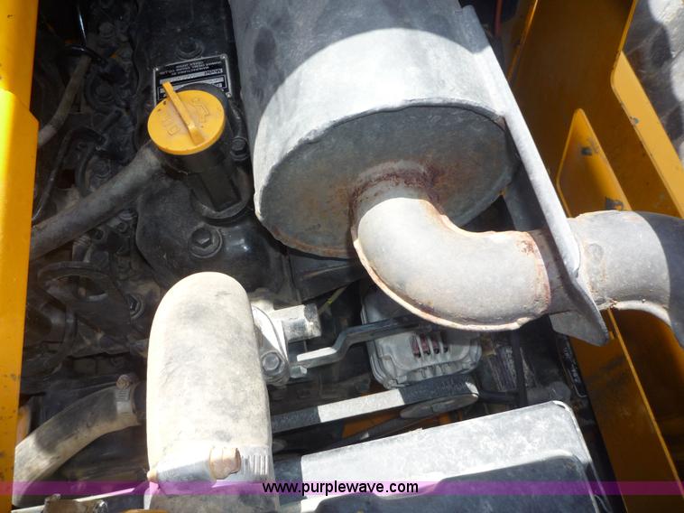 image for item 2156 1993 John Deere 675B skid steer