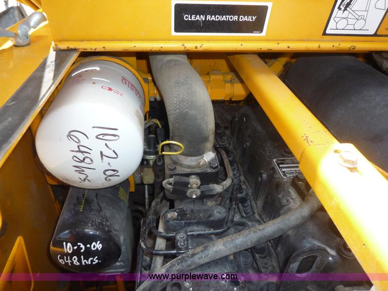 image for item 2156 1993 John Deere 675B skid steer