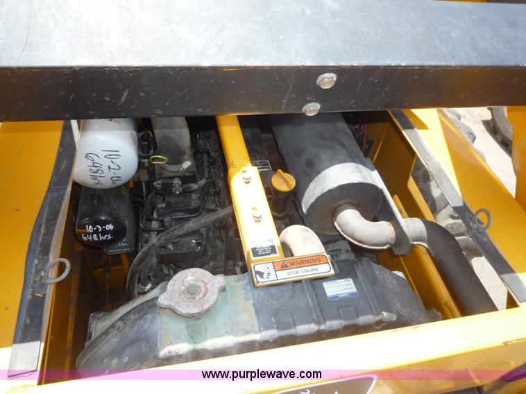 image for item 2156 1993 John Deere 675B skid steer