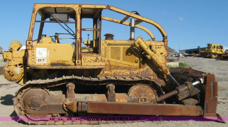 image for item 2271 1972 Caterpillar D7F dozer