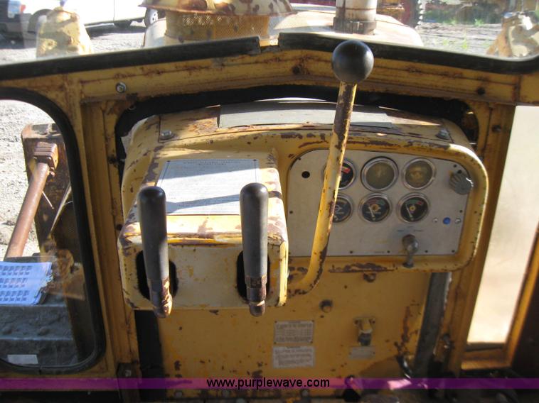 image for item 2271 1972 Caterpillar D7F dozer