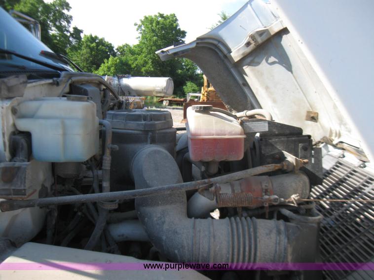 image for item 2274 2000 GMC Topkick C7H042 dump truck