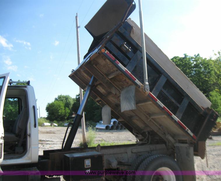 image for item 2274 2000 GMC Topkick C7H042 dump truck