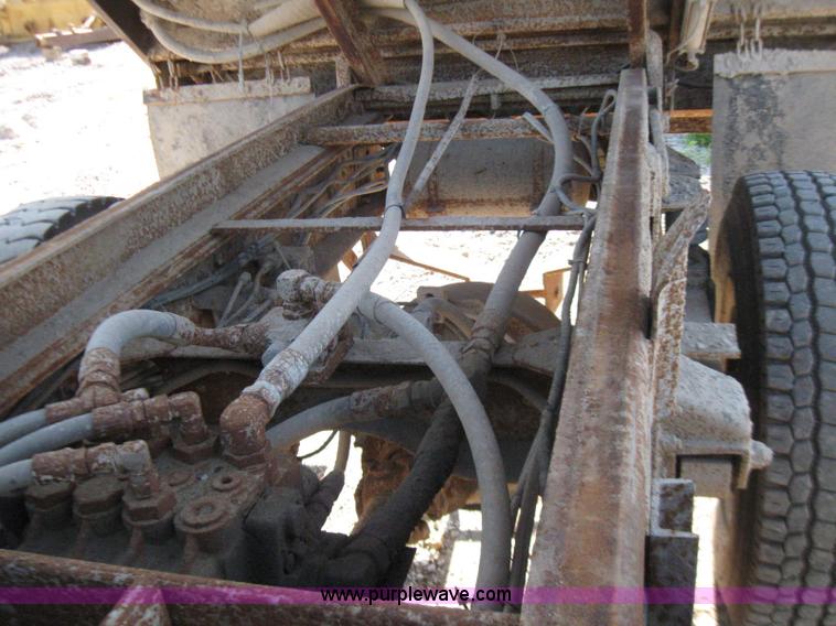 image for item 2274 2000 GMC Topkick C7H042 dump truck