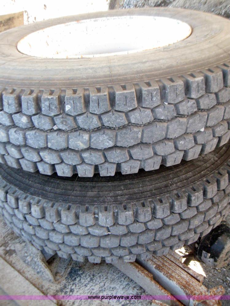 image for item 2274 2000 GMC Topkick C7H042 dump truck