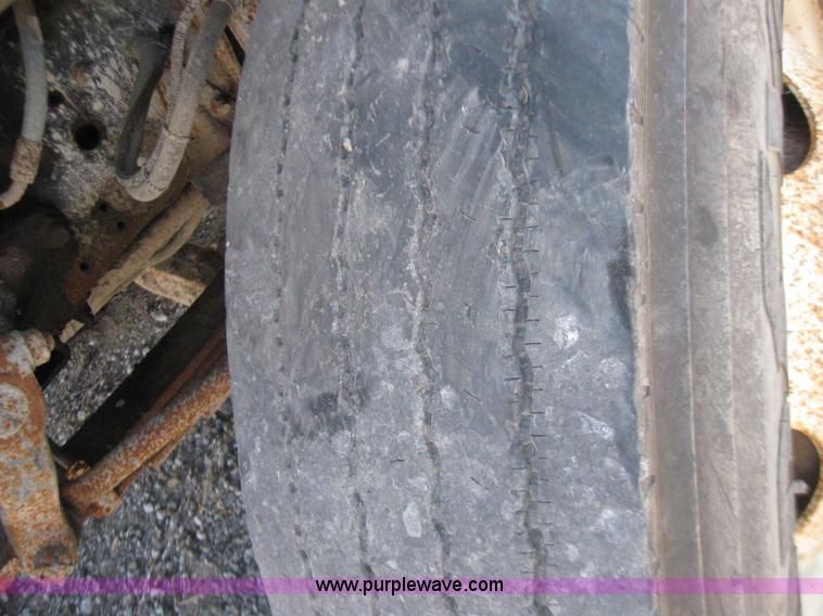 image for item 2274 2000 GMC Topkick C7H042 dump truck