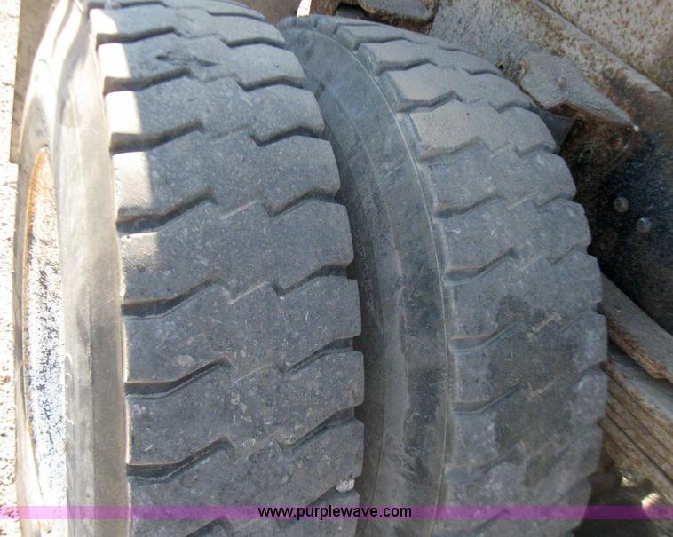 image for item 2274 2000 GMC Topkick C7H042 dump truck