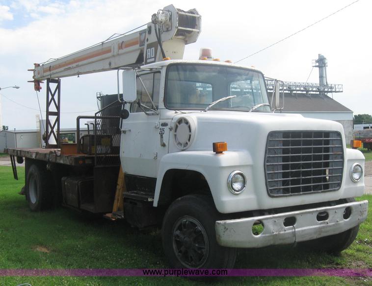 image for item 2313 1982 Ford Conventional L800 crane truck