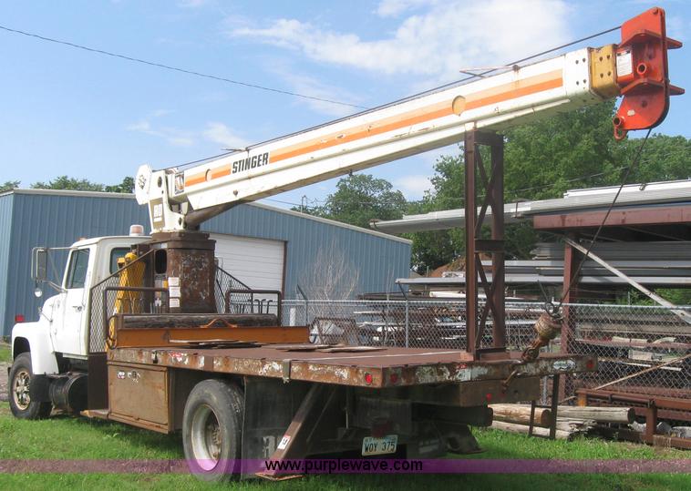 image for item 2313 1982 Ford Conventional L800 crane truck