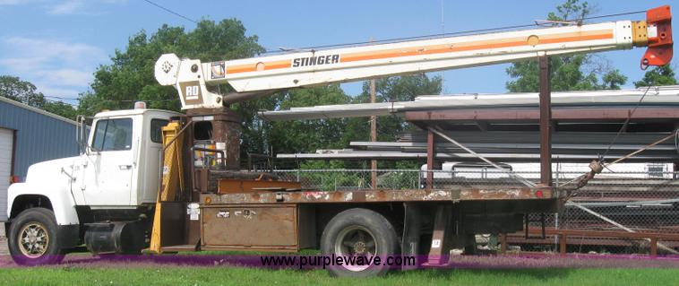 image for item 2313 1982 Ford Conventional L800 crane truck