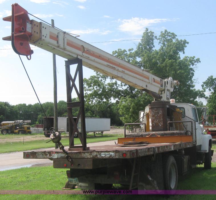 image for item 2313 1982 Ford Conventional L800 crane truck