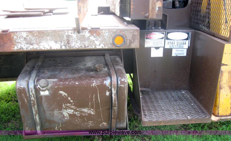 image for item 2313 1982 Ford Conventional L800 crane truck