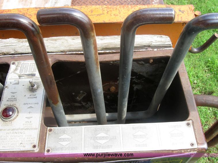 image for item 2313 1982 Ford Conventional L800 crane truck