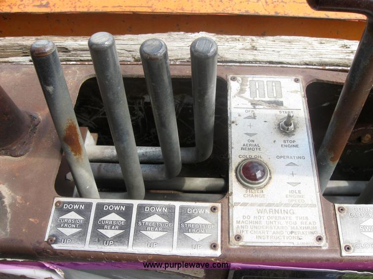 image for item 2313 1982 Ford Conventional L800 crane truck