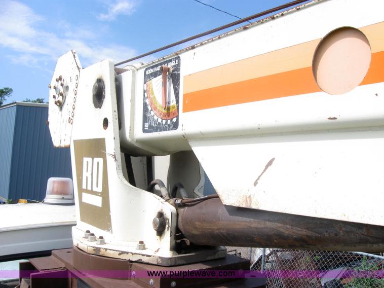 image for item 2313 1982 Ford Conventional L800 crane truck