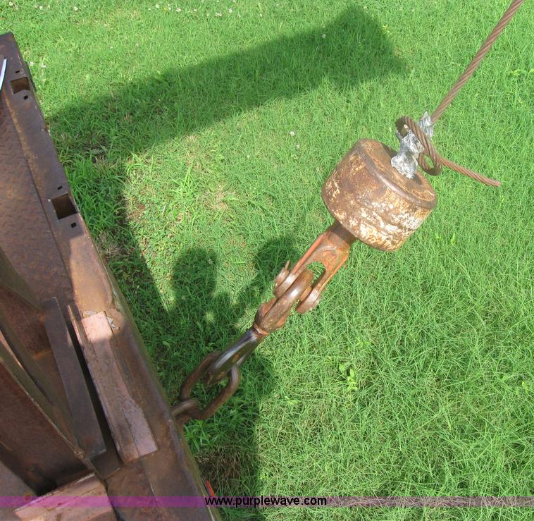 image for item 2313 1982 Ford Conventional L800 crane truck