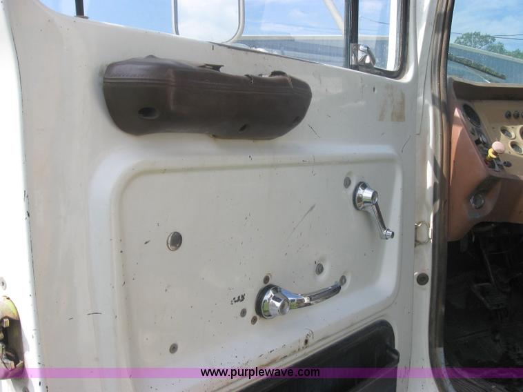 image for item 2313 1982 Ford Conventional L800 crane truck