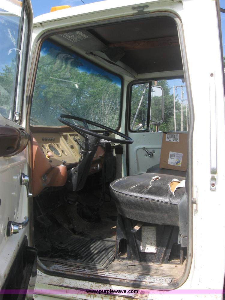 image for item 2313 1982 Ford Conventional L800 crane truck