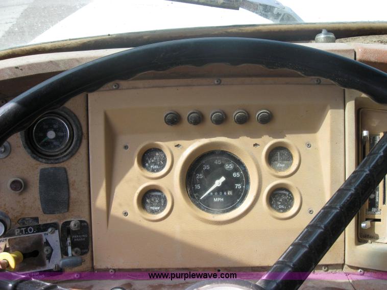 image for item 2313 1982 Ford Conventional L800 crane truck