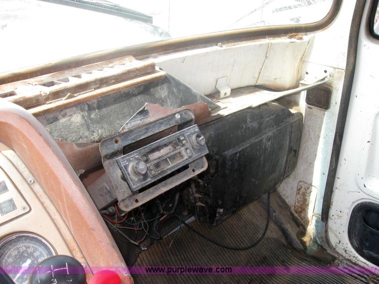 image for item 2313 1982 Ford Conventional L800 crane truck