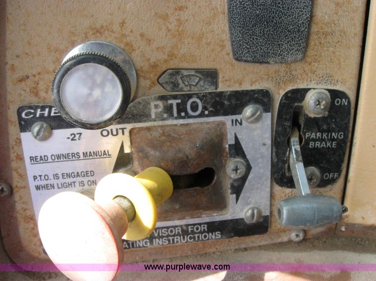 image for item 2313 1982 Ford Conventional L800 crane truck