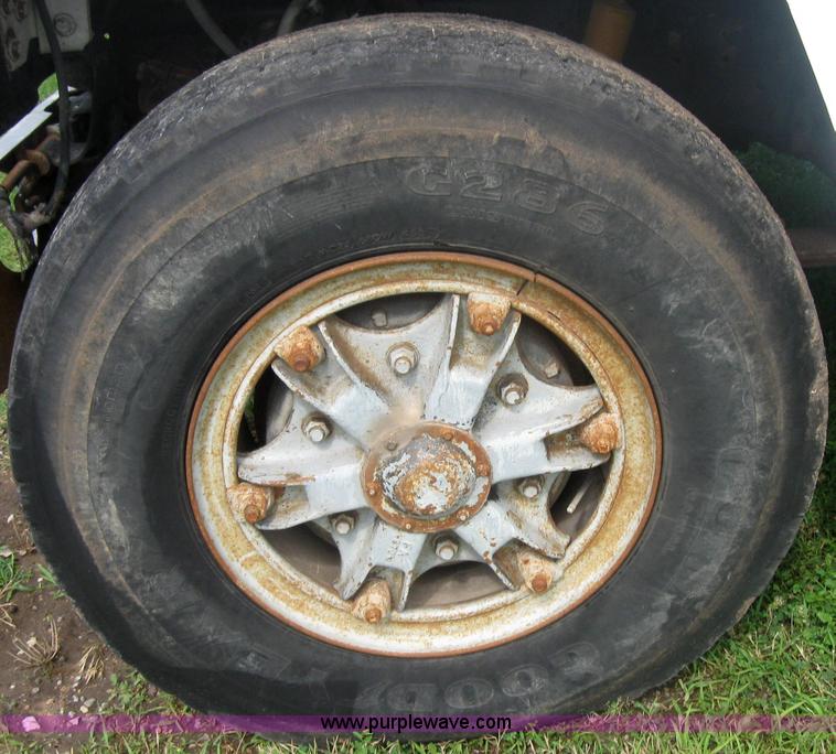 image for item 2313 1982 Ford Conventional L800 crane truck