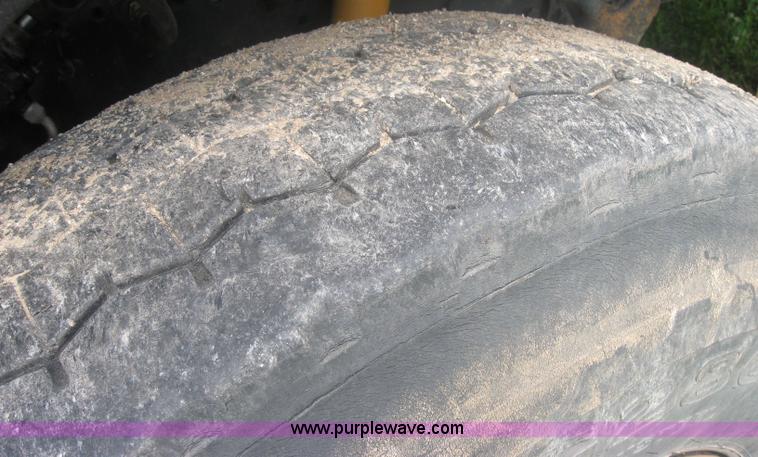 image for item 2313 1982 Ford Conventional L800 crane truck