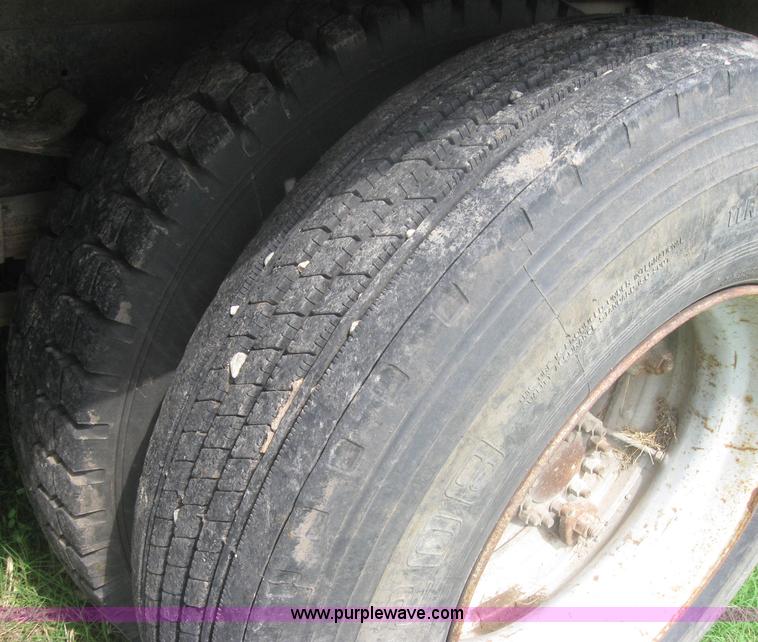 image for item 2313 1982 Ford Conventional L800 crane truck