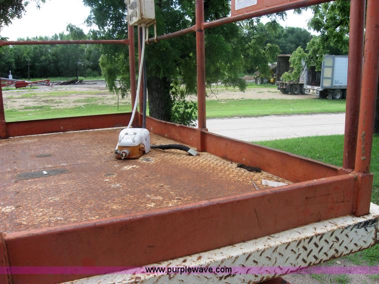 image for item 2314 1980 JLG 25S scissor lift