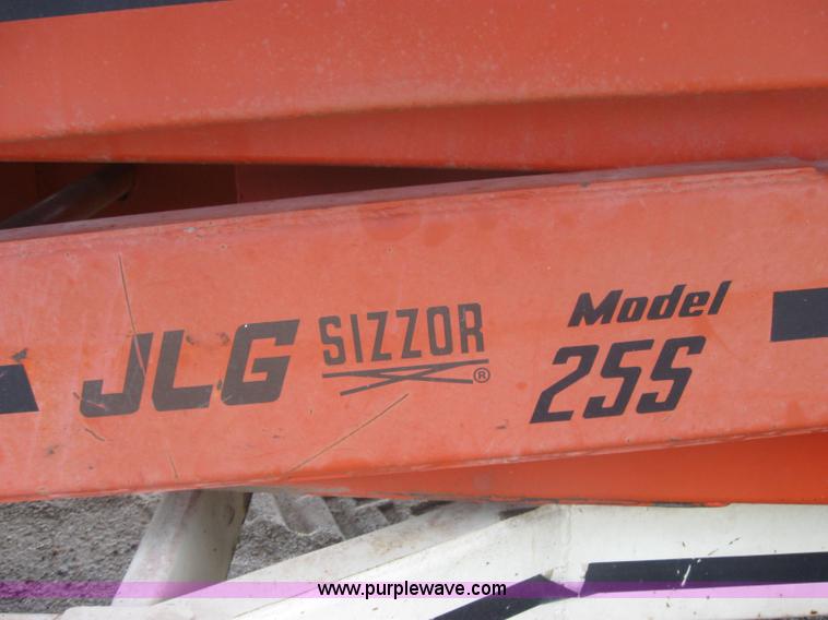 image for item 2314 1980 JLG 25S scissor lift