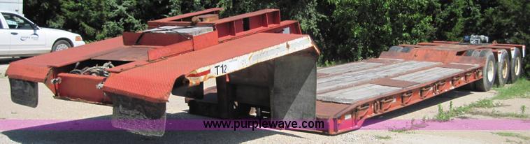 image for item 3000 1976 Hyster detachable low boy trailer