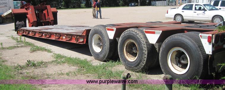 image for item 3000 1976 Hyster detachable low boy trailer