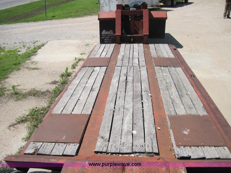 image for item 3000 1976 Hyster detachable low boy trailer