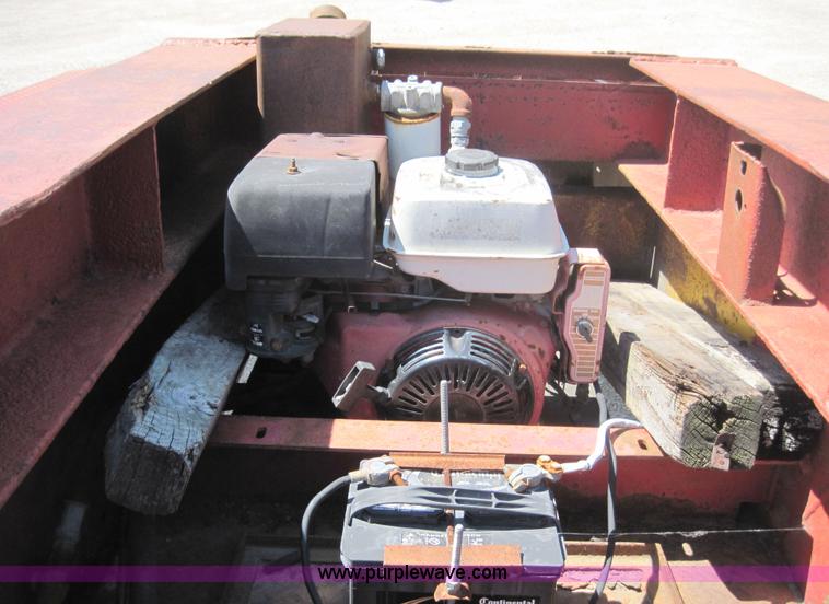 image for item 3000 1976 Hyster detachable low boy trailer