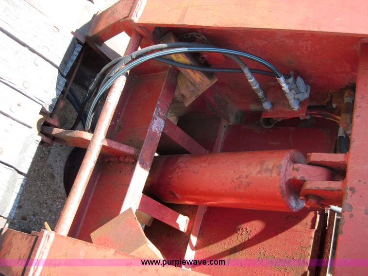 image for item 3000 1976 Hyster detachable low boy trailer