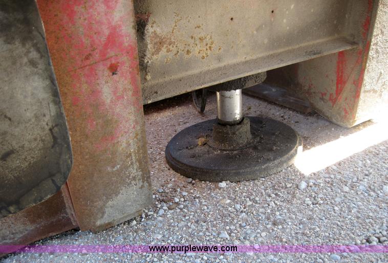 image for item 3000 1976 Hyster detachable low boy trailer