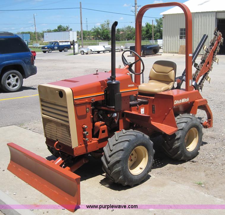 image for item 3014 1988 Ditch Witch 2310 trencher