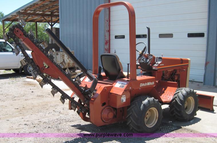 image for item 3014 1988 Ditch Witch 2310 trencher