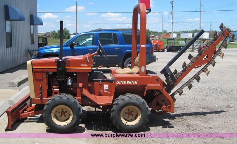image for item 3014 1988 Ditch Witch 2310 trencher