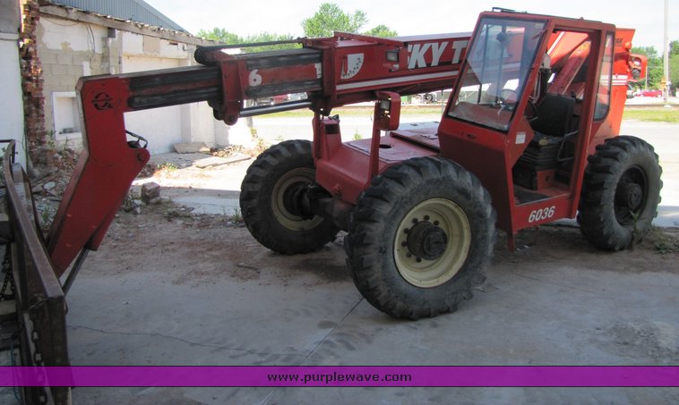 image for item 3317 1992 SkyTrak 6036 telehandler