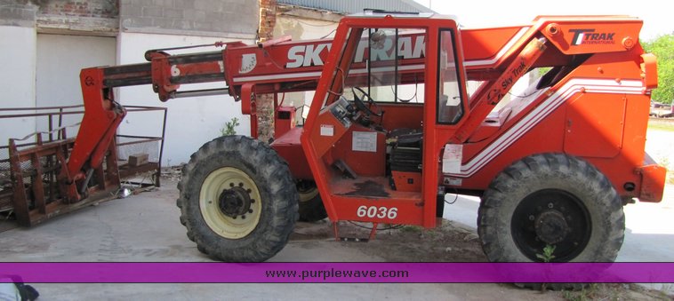 image for item 3317 1992 SkyTrak 6036 telehandler