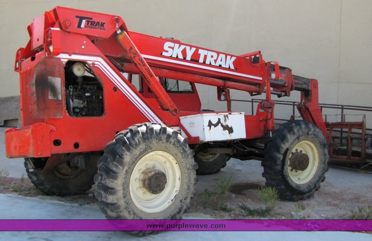 image for item 3317 1992 SkyTrak 6036 telehandler
