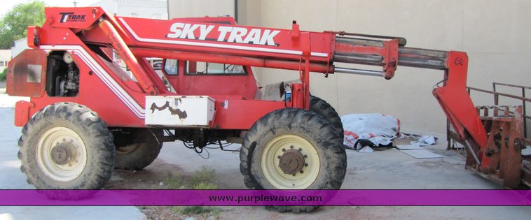 image for item 3317 1992 SkyTrak 6036 telehandler