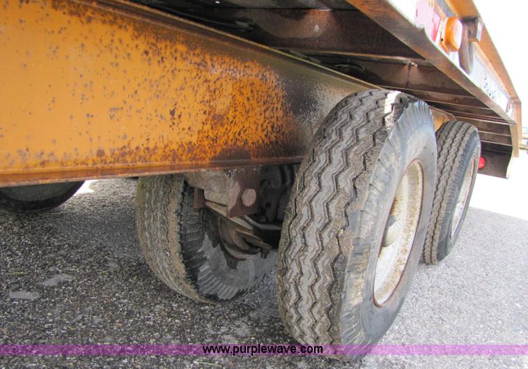 image for item 3345 Backhoe Pro 23' Econoline 12 ton trailer