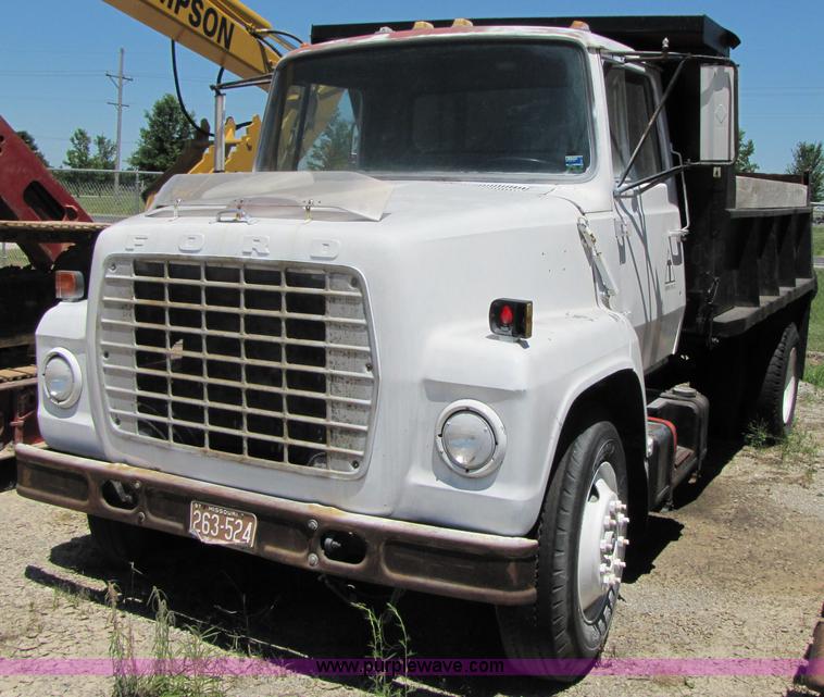 image for item 3481 1977 Ford dump truck